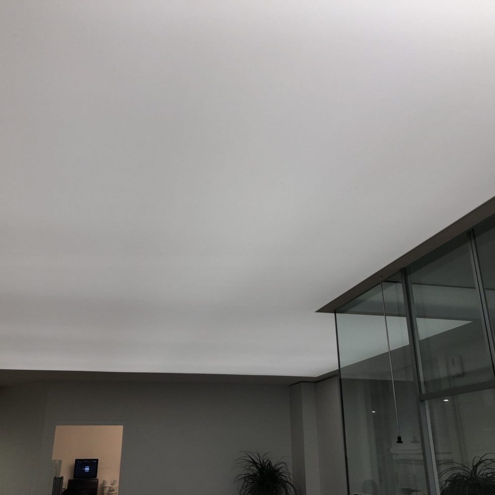 Photo d'un plafond blanc translucide ALYOS pour rétroéclairage